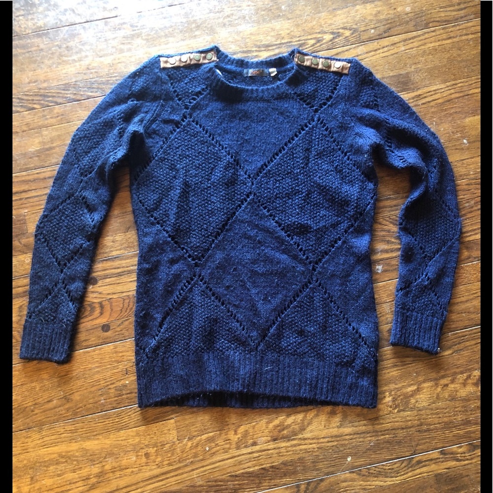 decent diamond shape design sweater